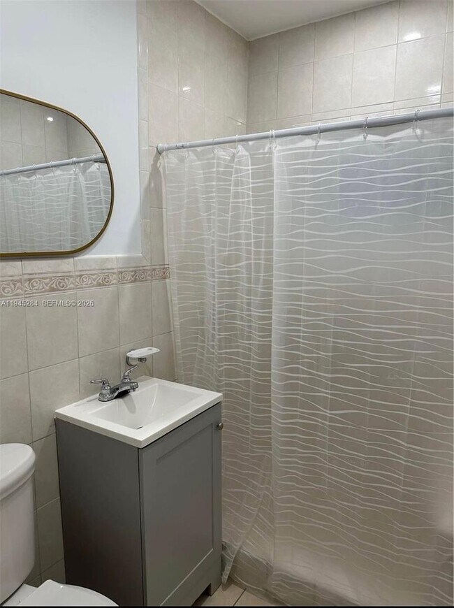 Building Photo - 45 W 60th St