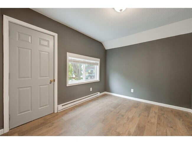 Building Photo - 1 Bedroom 1 Bath plus Den/Home Office Blocks from Bde Maka Ska