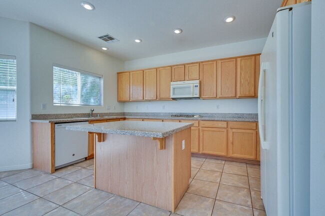 Building Photo - SW!! Southern Highlands!!! 4 Bedrooms!!!  ...