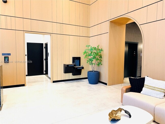 Building Photo - 121 NE 5th St