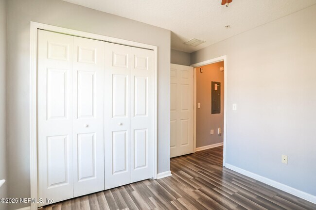 Building Photo - 6860 Skaff Ave