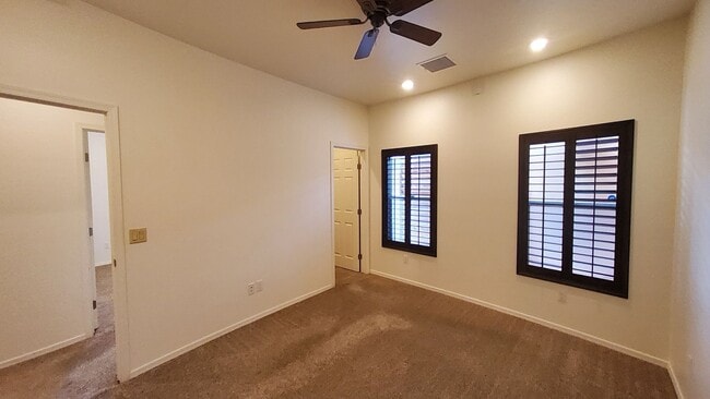 Building Photo - Three Bedroom with Amazing Views