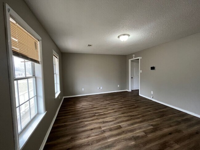 Building Photo - Renovated 3 Bedroom 1.5 Bath Home for Rent!