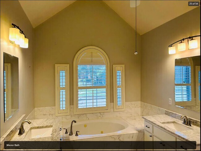 Building Photo - 8128 Grand Canyon Dr