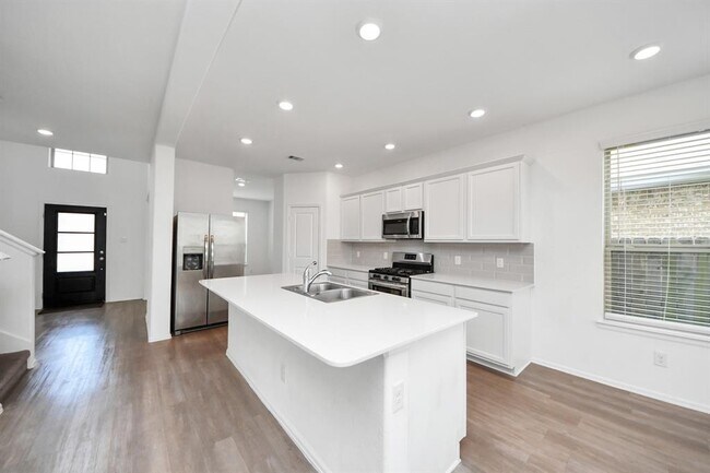 Building Photo - 24063 Hawthorn Lks Dr