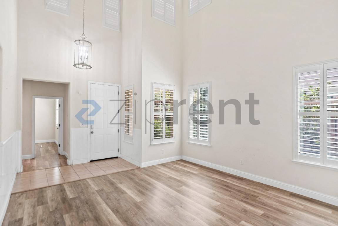 Building Photo - Unit