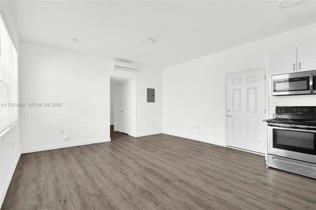 Building Photo - 402 NW 12th Ave