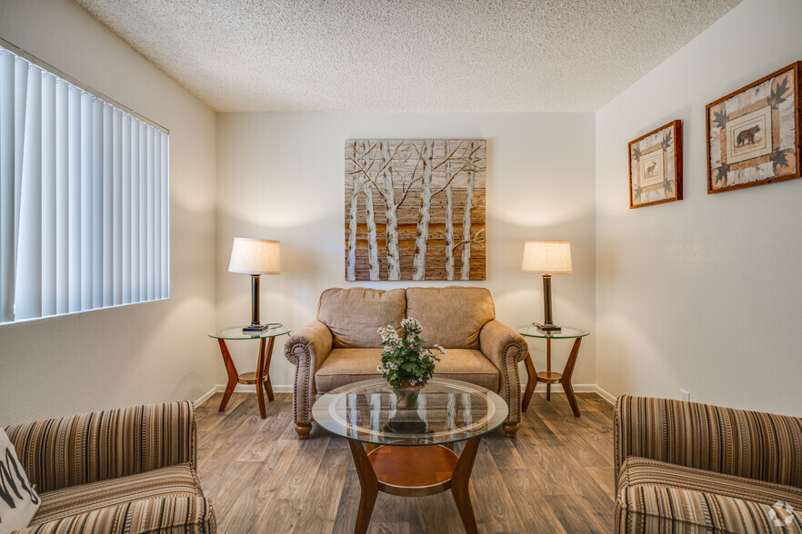 1 BR, 1 BA - 607 SF - Country Club Meadows Apartments