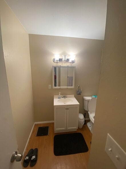 Building Photo - 406 Sunny Ln