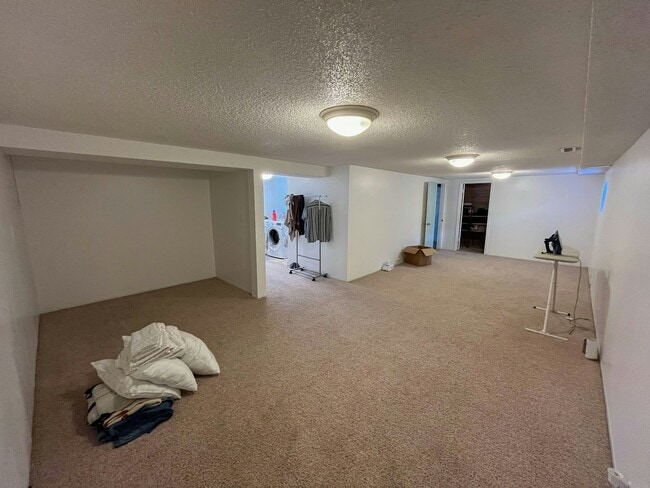 Building Photo - 2272 E Panorama Way