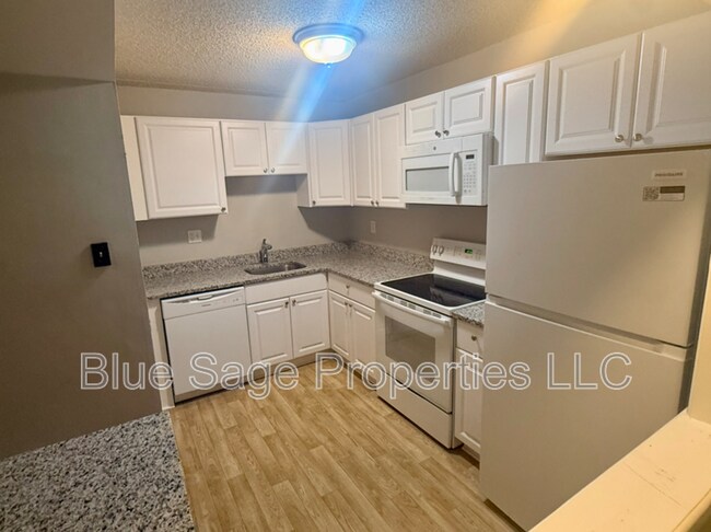 Building Photo - 768 Putnam Blvd
