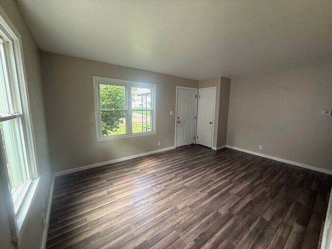 Building Photo - 778 E Archwood Ave