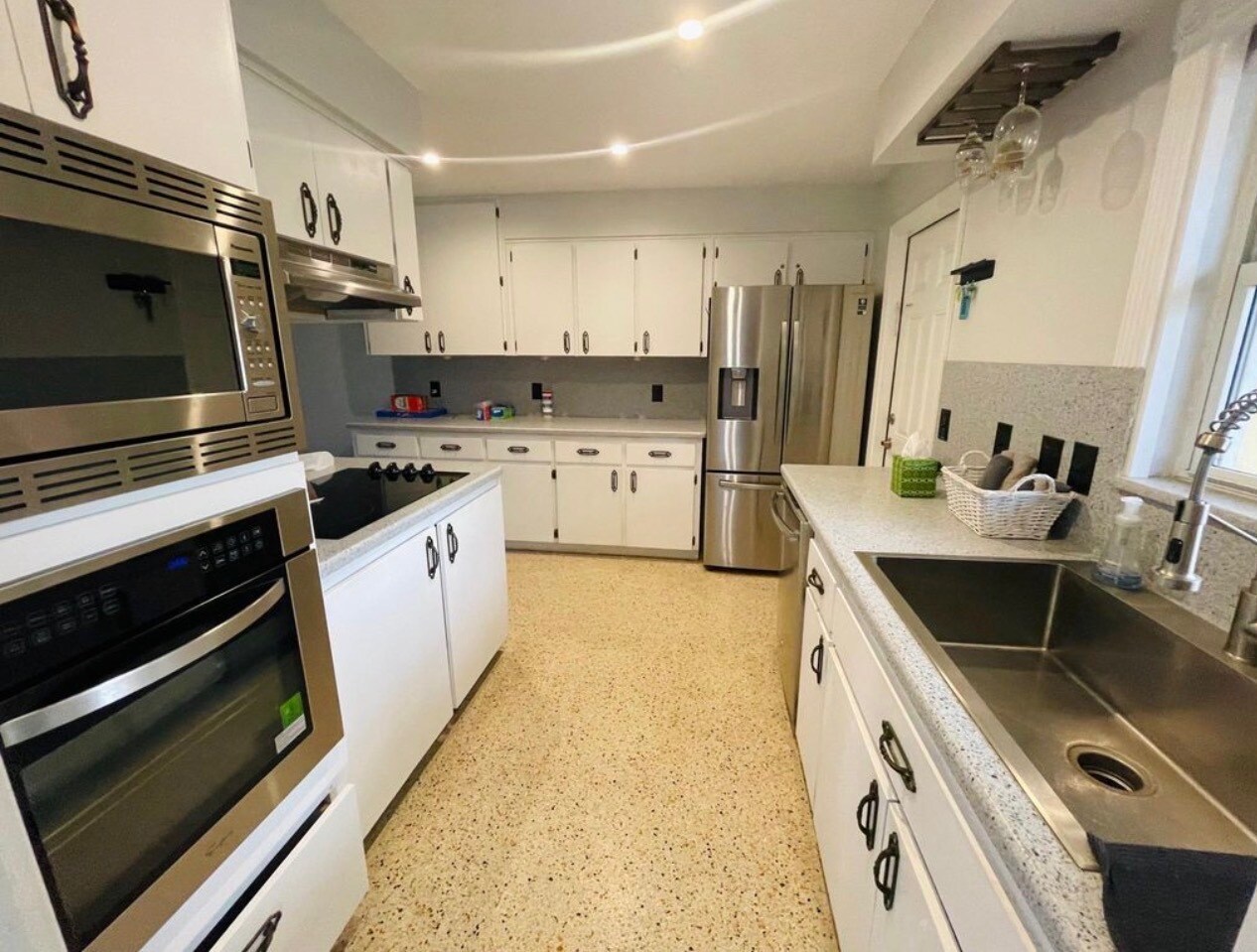 Building Photo - 245 Bel Forest Dr