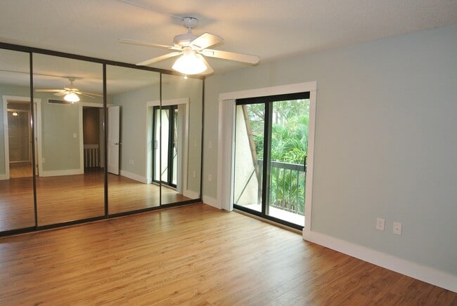 Building Photo - 825 Center St