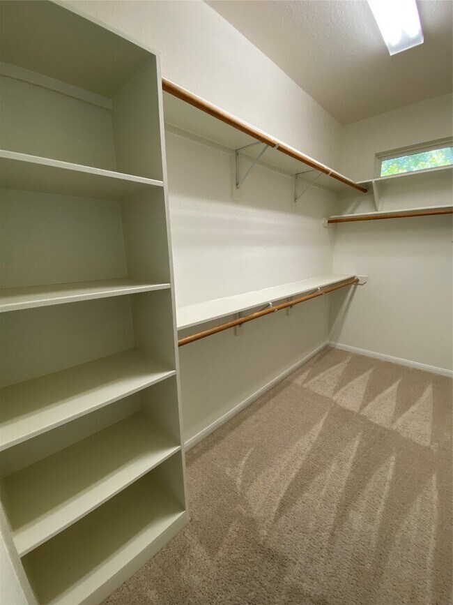 Building Photo - 9535 Empress Crossing Dr
