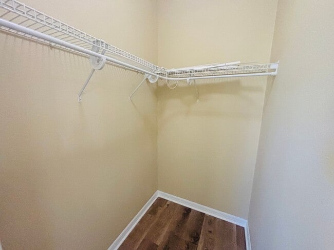 Building Photo - Beautiful home in Health Brook Hills