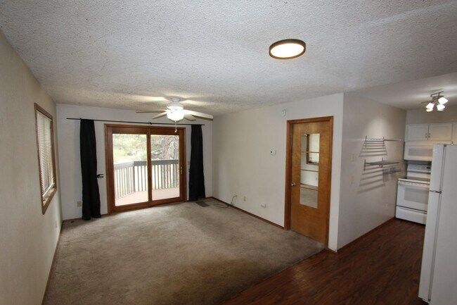Building Photo - 1-Bedroom Country Club Condo | Lower-Level Unit | Large Deck | Washer & Dryer