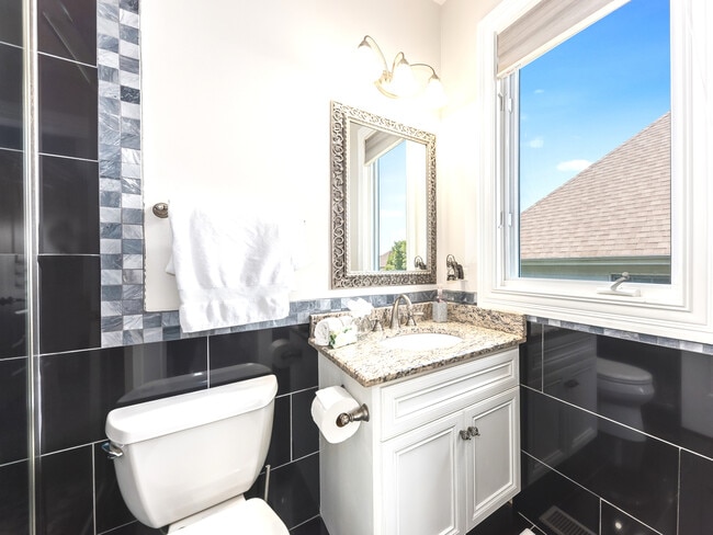 Building Photo - 2504 Skylane Dr