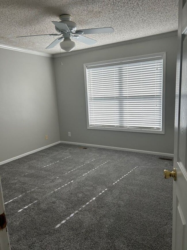 Building Photo - Beautiful 2bd 1.5 bath town home for rent ...