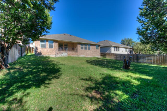 Building Photo - Classic Single Story Home In Beautiful Hil...