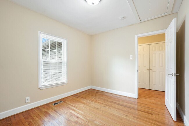 Building Photo - A GEM IN RIVERDALE HEIGHTS!