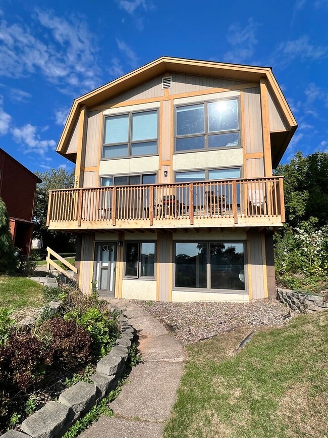 Building Photo - 123 E Ninth St