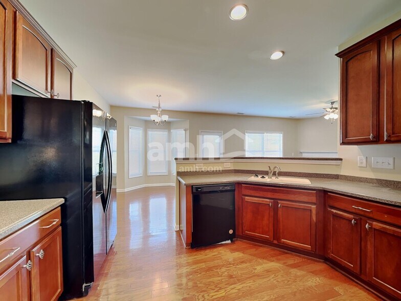 Building Photo - 88 Killington Dr