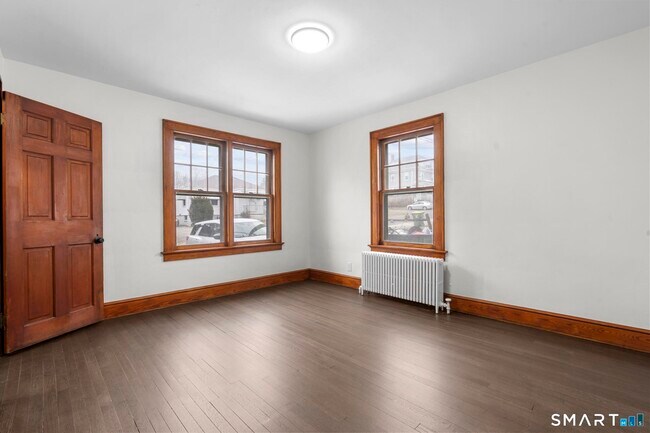 Building Photo - 37 Byrneside Ave