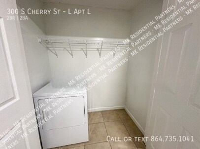 Building Photo - 300 S Cherry St