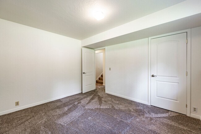 Building Photo - Tranquil Park Meadows Escape with Large Pr...