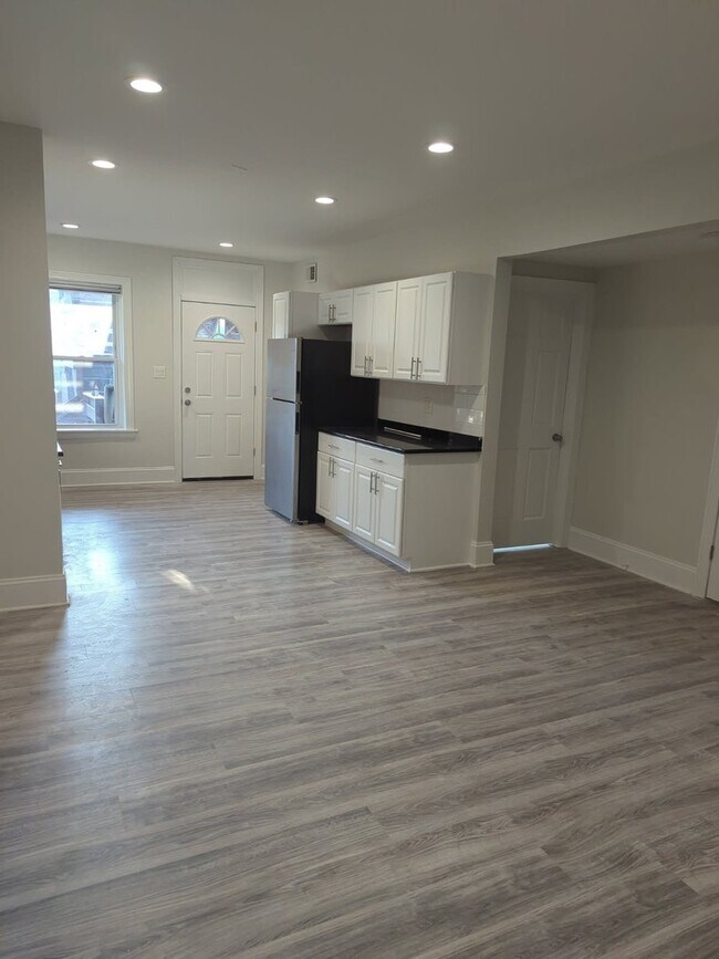 Building Photo - 7910 Karlov Ave