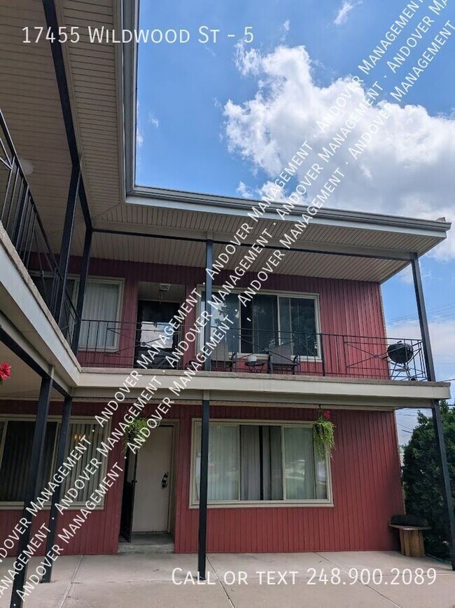 Building Photo - 17455 Wildwood St