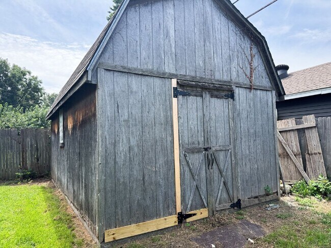 Building Photo - 240 S 120th E Ave