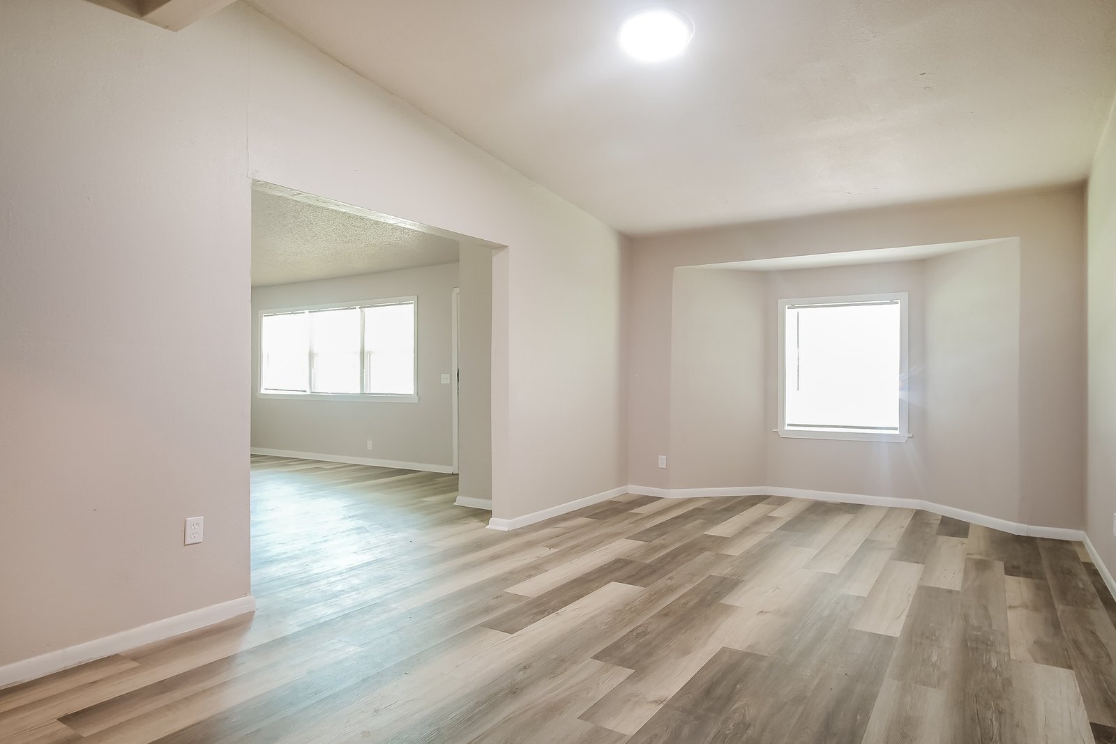 Building Photo - 5429 N Elgin Ave