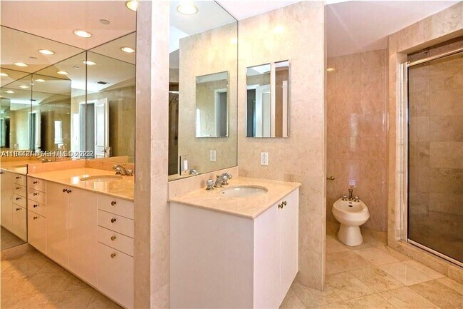 Building Photo - 785 Crandon Blvd