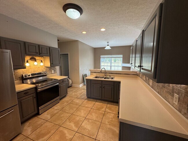 Building Photo - 836 Ridgetop Dr
