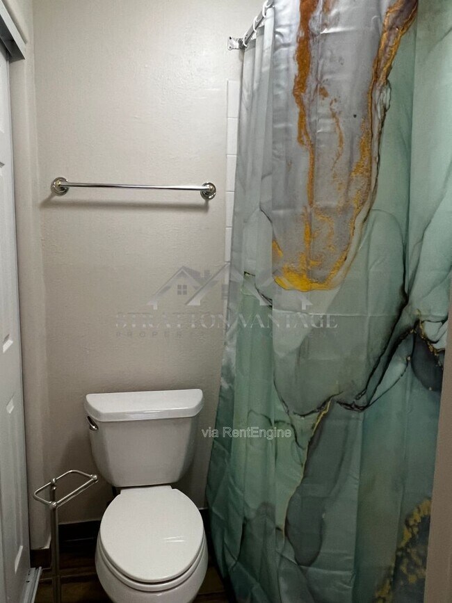 Building Photo - 424 W Brown Rd