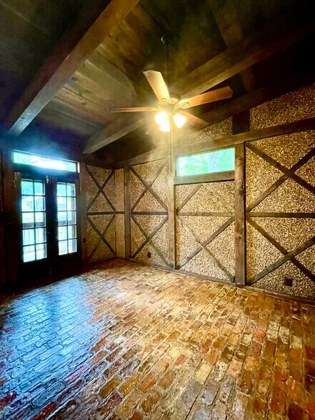 Building Photo - 3908 Waterton Rd