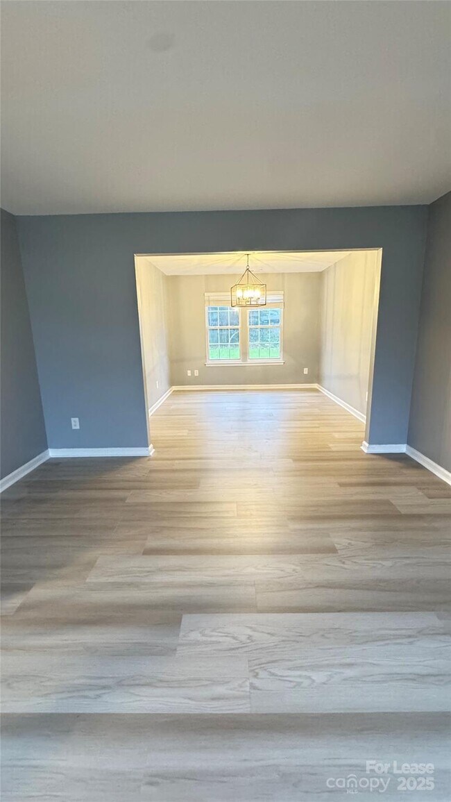 Building Photo - 1705 Starling Ct