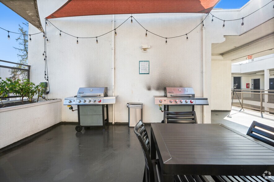 Barbeque Area - Plaza Lafayette