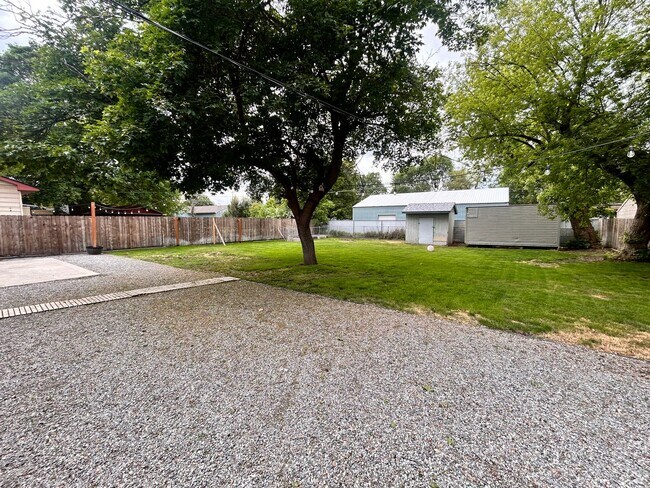 Building Photo - Completely Renovated 4 Bed, 2 Bath Home in Spokane!