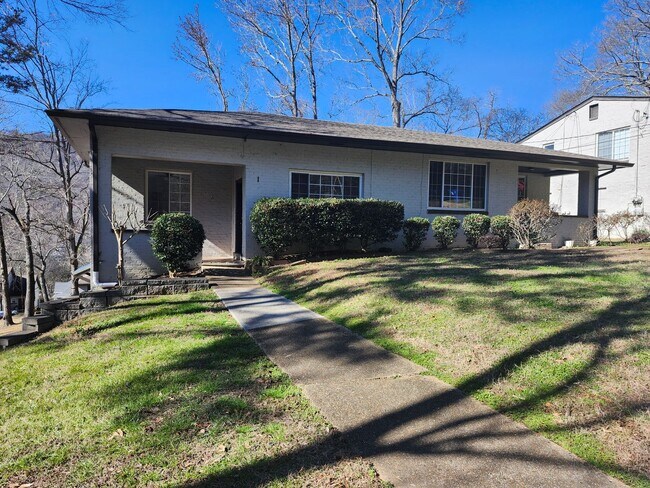 Building Photo - 4911 Sunnyside Ave