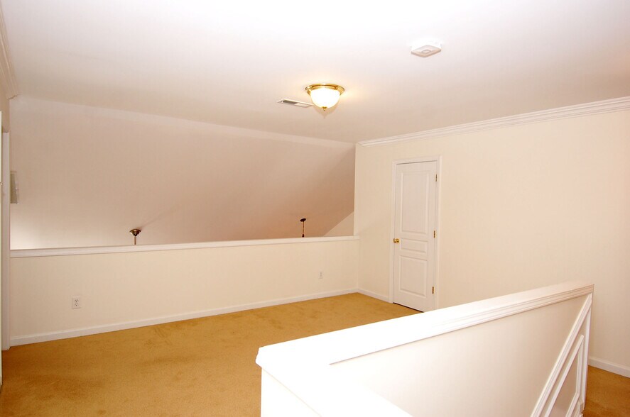 Building Photo - 3611 Lion Ridge Ct