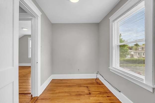 Building Photo - 36 Rowena St