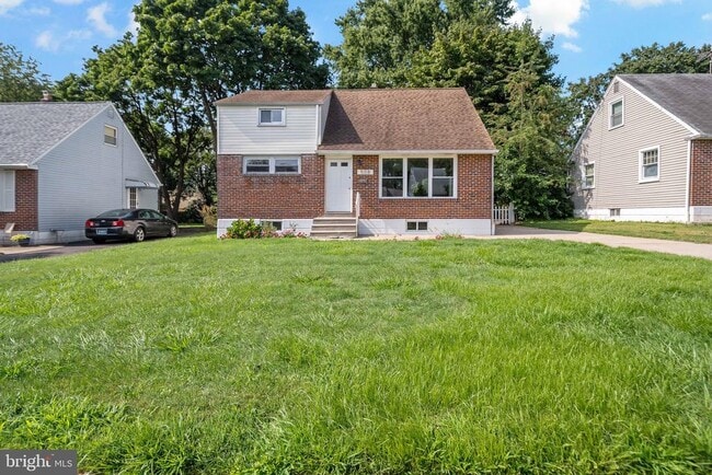Primary Photo - 508 Burgess St