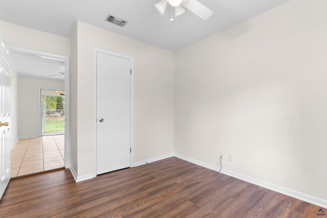 Building Photo - 846 S Forest Lake Dr