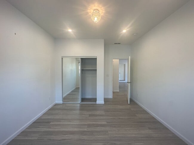 Building Photo - 1606 E San Fernando St