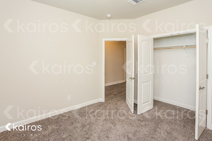 Building Photo - 6425 Tiger Pointe Dr.