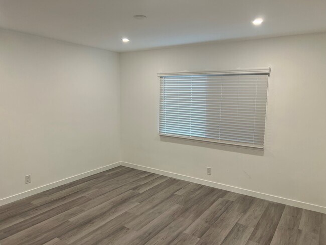 Building Photo - 7512 Tampa Ave