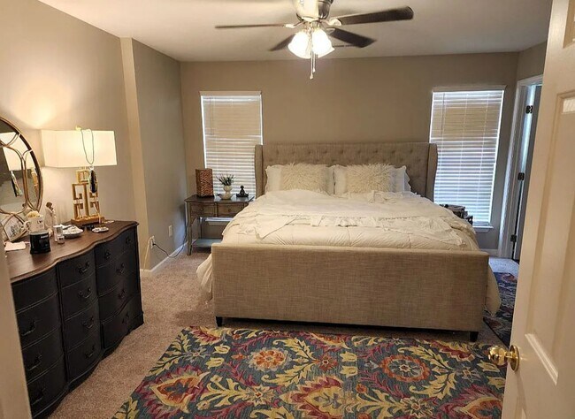 Building Photo - 328 Moonstone Dr